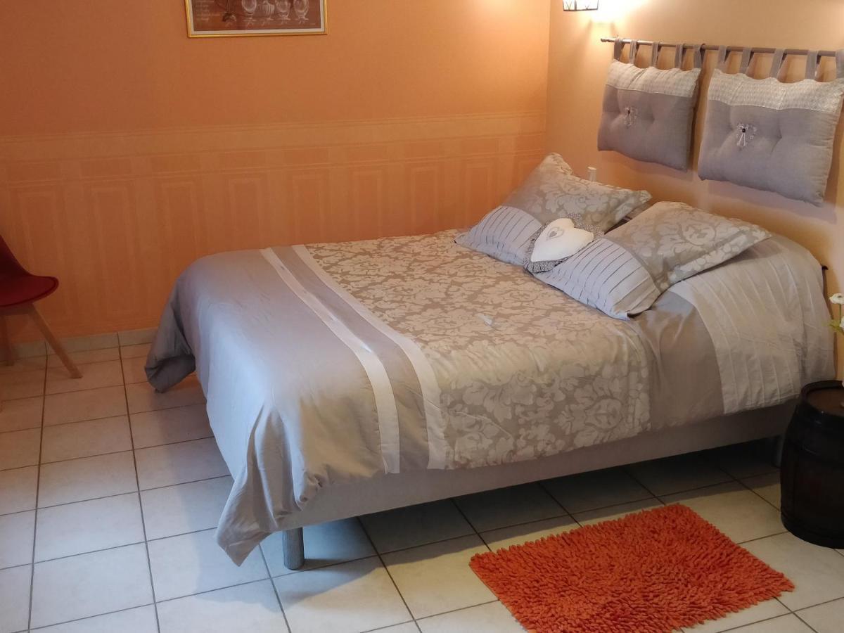 Le Logis Du Livier Saint-Georges-sur-Layon Exterior foto