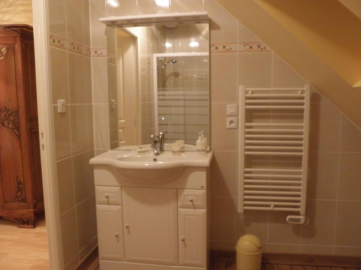 Le Logis Du Livier Saint-Georges-sur-Layon Exterior foto